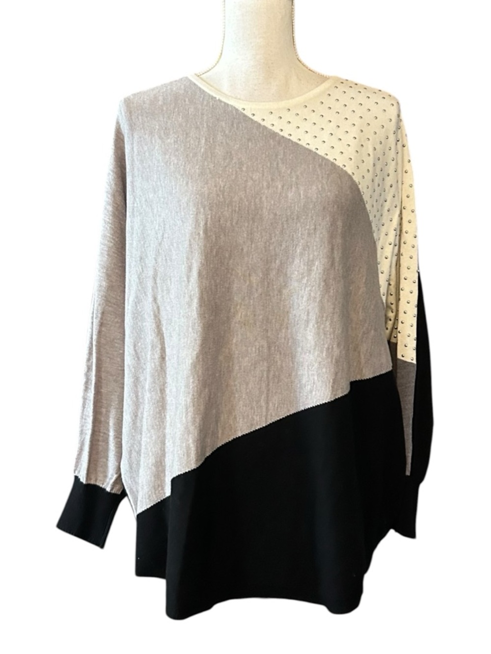 NWT Aaeda‎ Color Block Silver Studded Dolman Sleeve Sweater 1X White Black Grey